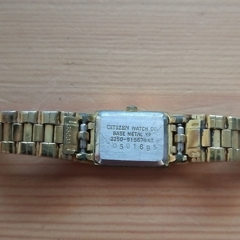 Vtg. Dainty Citizen Quartz Cocktail Black face Gold YP Watch - Picture 2 of 5
